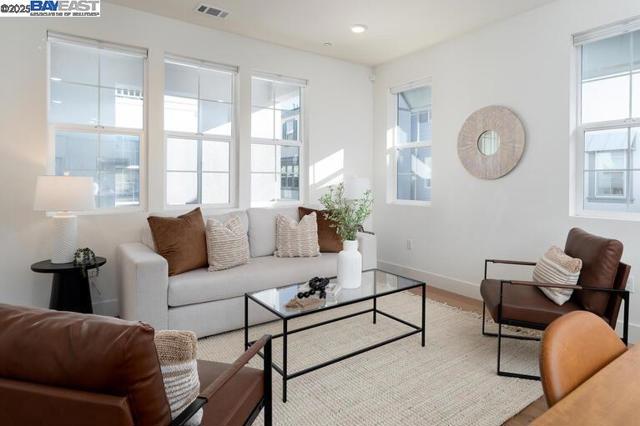 37468 Bowline Rd, Newark CA: https://media.crmls.org/mediaz/e139d67b-8182-4c2b-aaf5-86ec545649ac.jpg