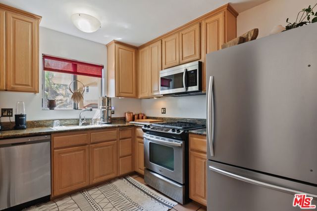 2702 11th Street, Santa Monica CA: https://media.crmls.org/mediaz/e13a1c0e-6c9a-41ac-a811-5e69d00e8dbd.jpg