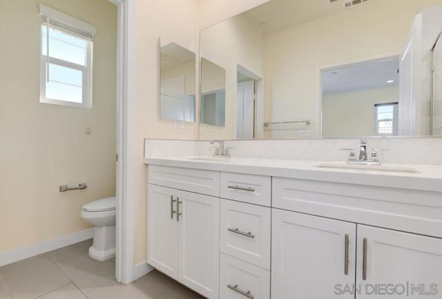 4314 Star Path Way, Oceanside CA: https://media.crmls.org/mediaz/e13a6c20-d197-4a46-b3c4-65195fd185dc.jpg