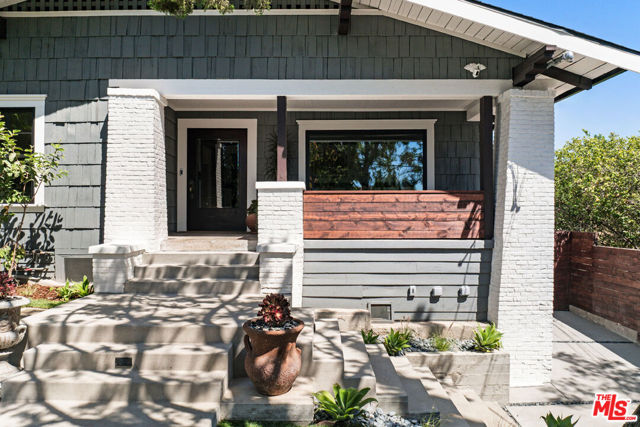 1644 Golden Gate Avenue, Los Angeles CA: https://media.crmls.org/mediaz/e13acbd3-14d7-4a77-b38f-8487402b1b23.jpg