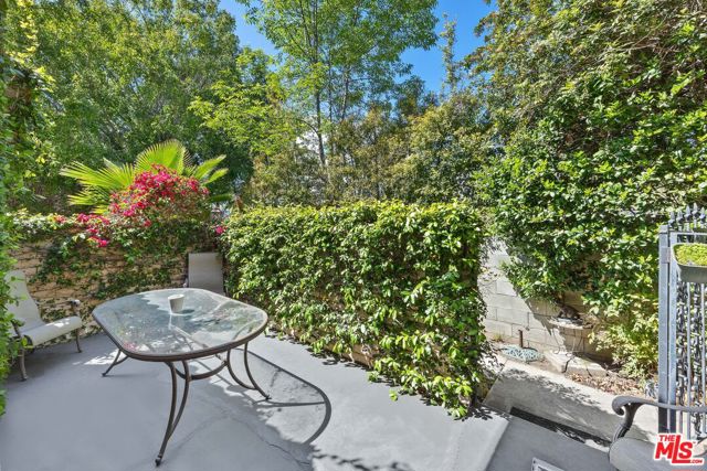 645 N Mc Cadden Place, Los Angeles CA: https://media.crmls.org/mediaz/e13ad45b-8319-4ecf-8e0b-cd95caa2bb63.jpg