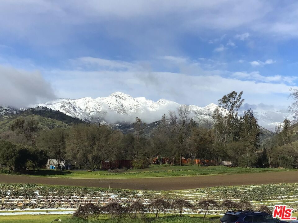 https://media.crmls.org/mediaz/e13af5d6-1b77-44c8-a71b-d74615871d75.jpg?preset=X-Large