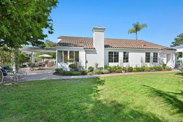 6039 Malea Way, Oceanside CA: https://media.crmls.org/mediaz/e13baea3-cbfe-4c84-a24d-1af1b1ddec1a.jpg