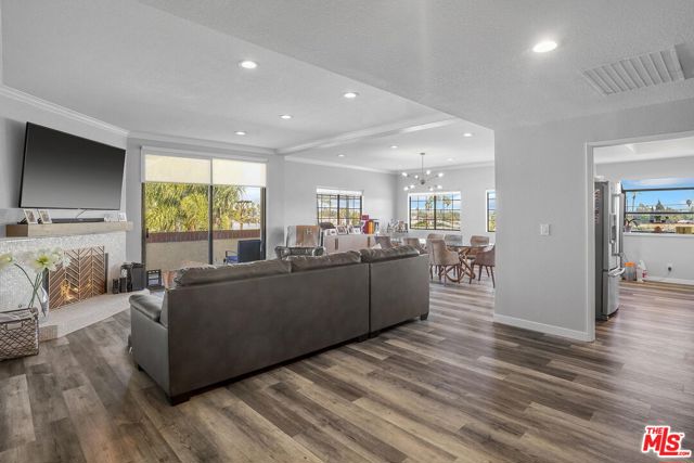 14115 MOORPARK Street, 306 photo 1