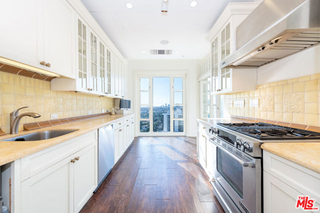 10580 Wilshire Boulevard, Los Angeles CA: https://media.crmls.org/mediaz/e13bdbef-89d7-41c7-be42-2b97f2544d14.jpg