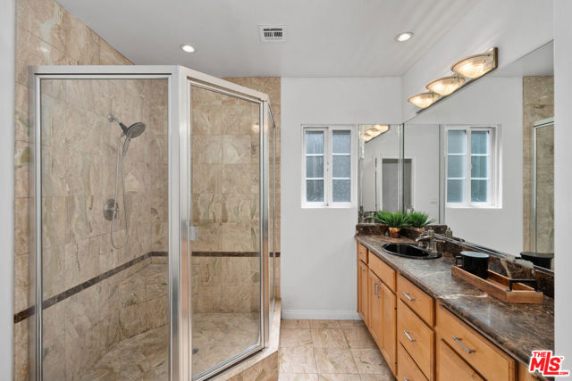 5159 Sophia Avenue, Encino CA: https://media.crmls.org/mediaz/e13c525e-98b5-46d1-a116-d010627f69e5.jpg