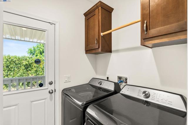 65 Pali, Pittsburg CA: https://media.crmls.org/mediaz/e13c9bc7-0fca-4f11-ab23-e03e846891ba.jpg