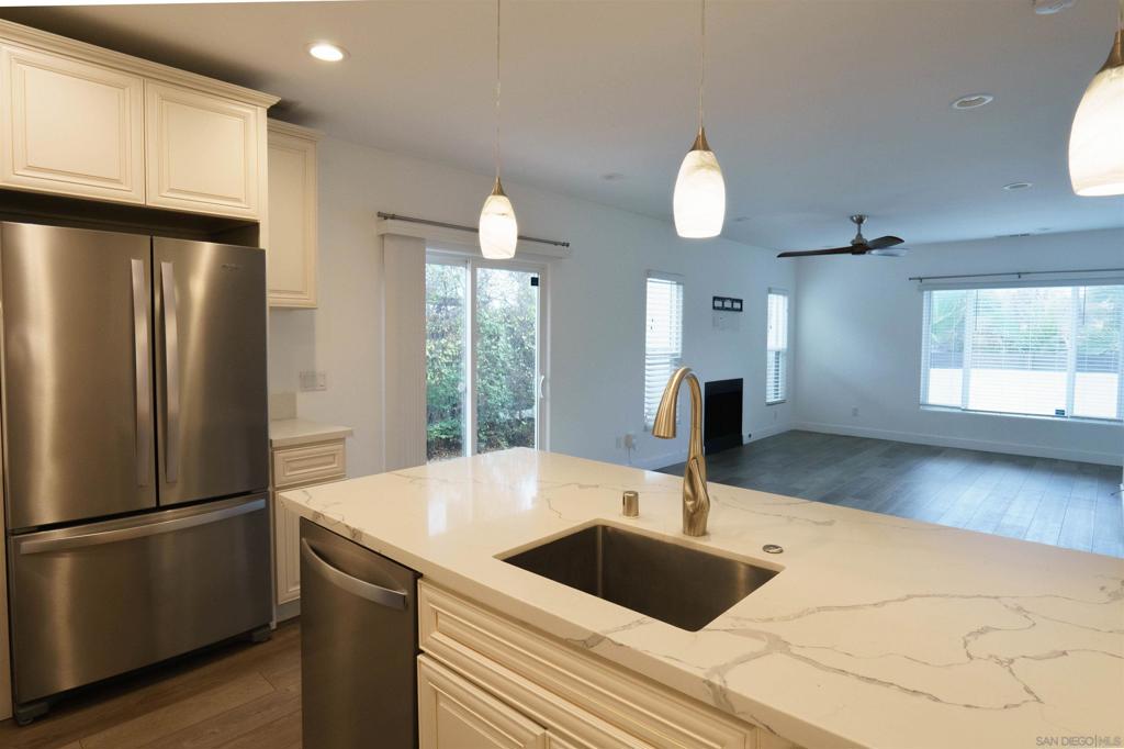 MLS #250018206SD img 4