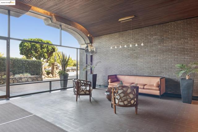 1555 Lakeside Dr, Oakland CA: https://media.crmls.org/mediaz/e13d7cf1-e79e-4ea2-ab68-56a489f28061.jpg