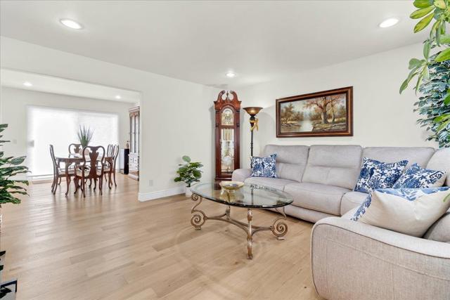 670 Van Buren Circle, Monterey CA: https://media.crmls.org/mediaz/e13d91b9-2954-48a1-af36-111fbb30d22a.jpg
