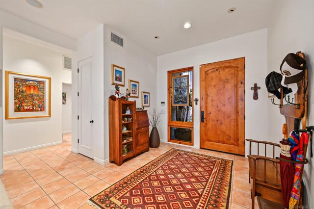 7215 Daffodil Pl, Carlsbad CA: https://media.crmls.org/mediaz/e13dcdd7-4897-48dd-87de-18198978419e.jpg