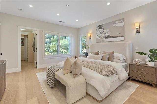 900 Roble Avenue, Menlo Park CA: https://media.crmls.org/mediaz/e13e38cb-d90e-411f-bbe9-91a5bb806a07.jpg