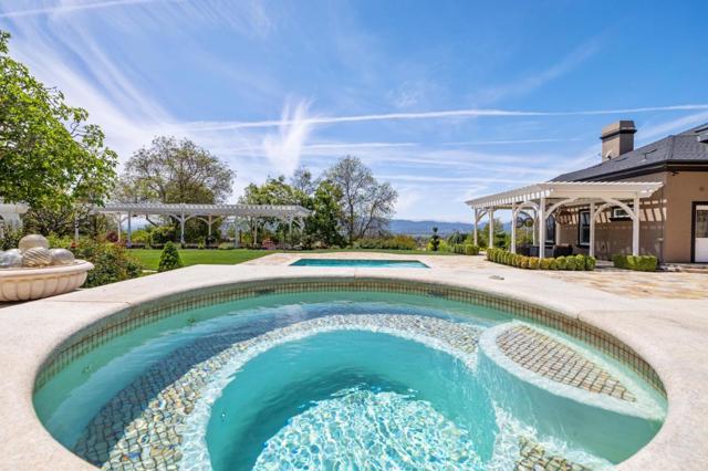 9540 Via Del Oro, Gilroy CA: https://media.crmls.org/mediaz/e13e704c-224e-4981-906b-40e8b701edf0.jpg