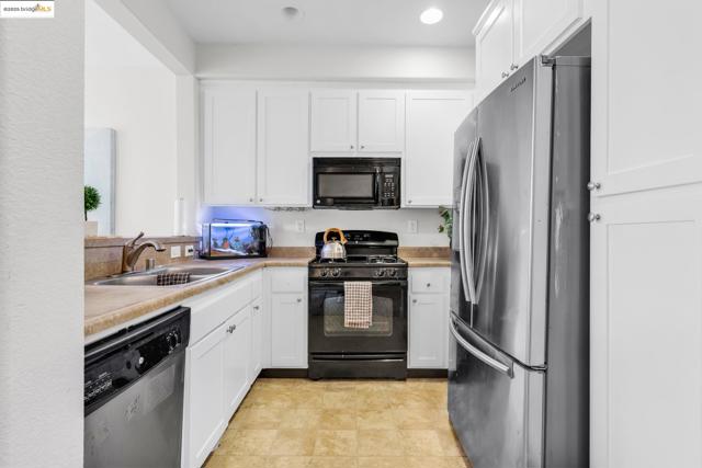 6063 Old Quarry Loop, Oakland CA: https://media.crmls.org/mediaz/e13e7cf7-0dc0-494f-a27f-abd4373e0686.jpg
