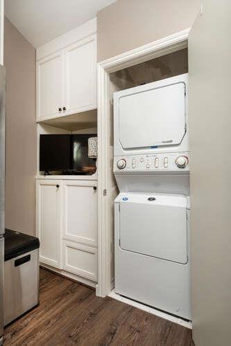 2044 Fairmont Drive, San Mateo CA: https://media.crmls.org/mediaz/e13ea62d-efc3-41d9-92a1-21d1c3e3f1ad.jpg