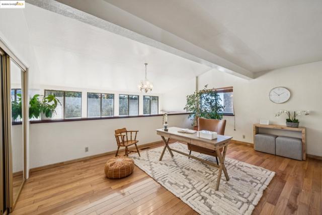 9090 Castlewood St, Oakland CA: https://media.crmls.org/mediaz/e13eb8de-df41-4447-95fa-9bfb7acb4473.jpg