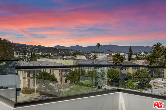 733 N Gramercy Place, Los Angeles CA: https://media.crmls.org/mediaz/e13ef78a-47e2-4b3a-a95f-35dcd6c1e46d.jpg