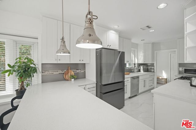 4719 W Wortser Avenue, Sherman Oaks CA: https://media.crmls.org/mediaz/e13f8e0f-7bc4-40aa-ab6f-8767f77ad31d.jpg