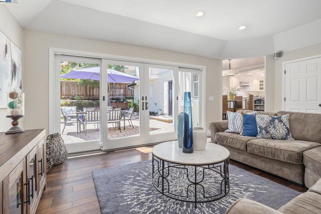 3868 Orion Ct, Pleasanton CA: https://media.crmls.org/mediaz/e13fc64b-672e-447e-8387-b5063bbde57f.jpg