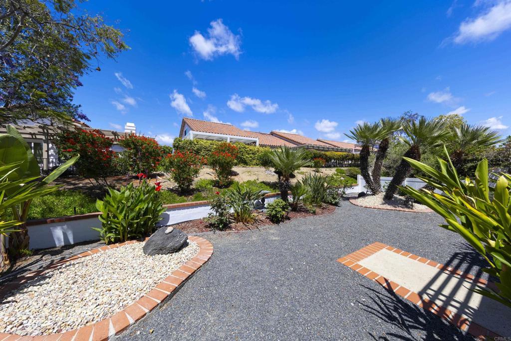 https://media.crmls.org/mediaz/e13fcc0d-94c6-416f-bb89-b11ee09f4e5e.jpg?preset=X-Large