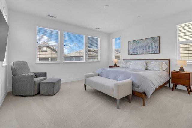 273 Skyview Drive, Marina CA: https://media.crmls.org/mediaz/e1405aa9-362a-40d6-b1dd-d15e295c27f6.jpg