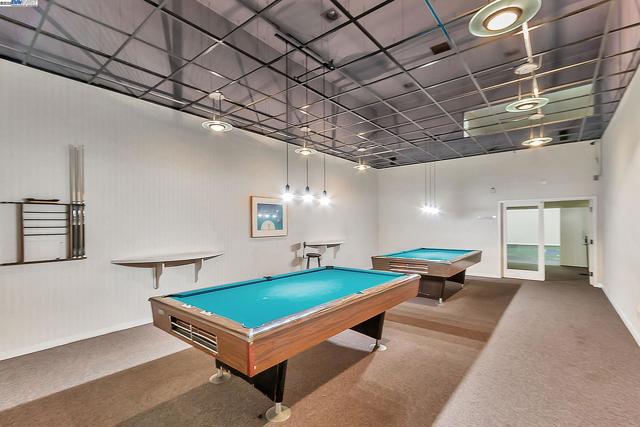 291 Tradewinds Dr, San Jose CA: https://media.crmls.org/mediaz/e140ba35-4023-41f1-8823-d4764c51c3f4.jpg