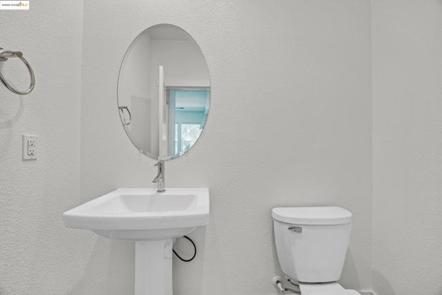 18499 Lewiston Dr, Lathrop CA: https://media.crmls.org/mediaz/e140f0ef-b37c-4e7c-a164-4946f21ad721.jpg