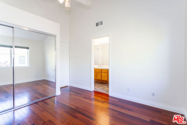 27350 Landon Place, Valencia CA: https://media.crmls.org/mediaz/e1415ca1-a618-411a-b563-6922e1ece6ec.jpg