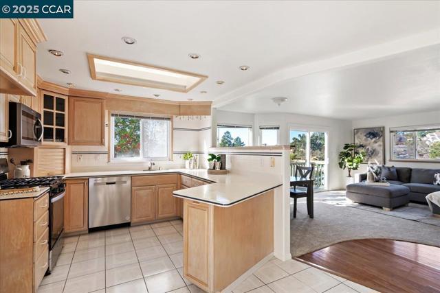 207 Midway Dr, Martinez CA: https://media.crmls.org/mediaz/e141ce23-77a9-43b5-b282-d45ff50a7a41.jpg