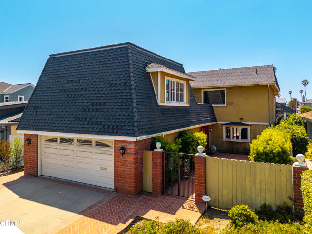2851 Seahorse Avenue, Ventura CA: https://media.crmls.org/mediaz/e141da06-23d8-4b5a-97e9-3bd4feb371d9.jpg