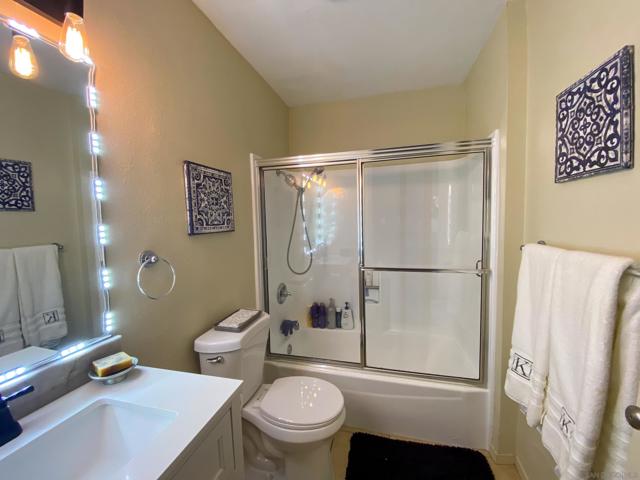 Image 14 of 17 For 2616 Alpine Blvd 7