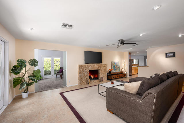 590 N Plaza Amigo, Palm Springs, CA 92262