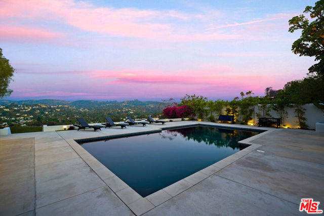 5118 Cerrillos Drive, Woodland Hills CA: https://media.crmls.org/mediaz/e142fdd4-d743-4418-b223-19f613e43331.jpg