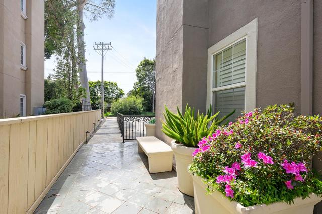 550 El Camino Real, Burlingame CA: https://media.crmls.org/mediaz/e14307bd-6e8c-49a1-850f-c28b347cfc8b.jpg