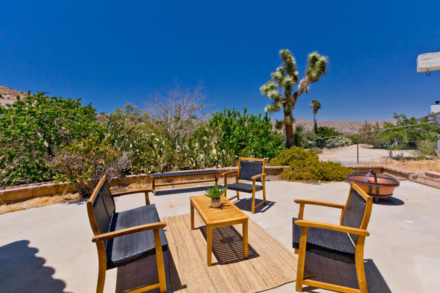 55710 Free Gold Dr Drive, Yucca Valley CA: https://media.crmls.org/mediaz/e1434384-c006-4ea1-94e9-3dfe11cbcc76.jpg