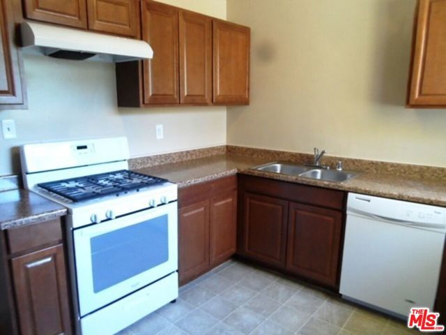 4048 Abourne Road, Los Angeles CA: https://media.crmls.org/mediaz/e1435d56-cdf3-4800-9995-d80f6a1da8df.jpg