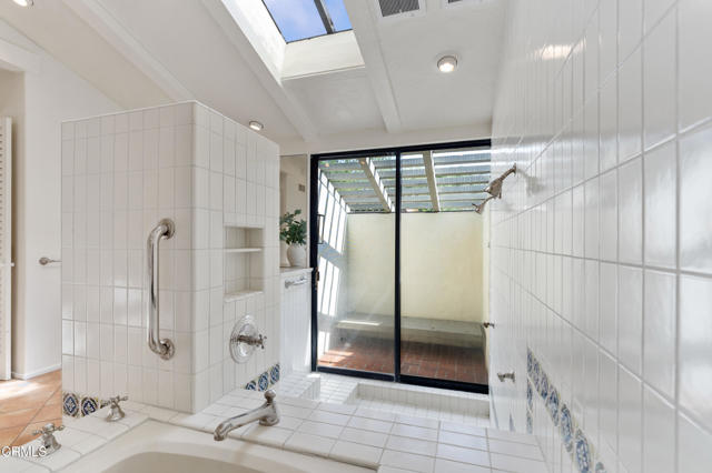 1400 Pasqualito Drive, San Marino CA: https://media.crmls.org/mediaz/e14396aa-ee5c-4de3-a232-509cd39072b8.jpg