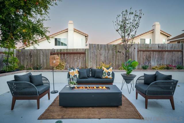 11289 Silver Buckle Way, San Diego CA: https://media.crmls.org/mediaz/e143dab6-9887-438a-8db8-b1c65ccfdc02.jpg