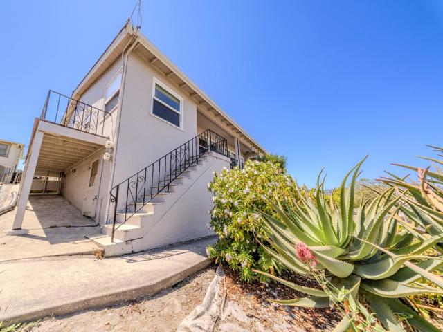 108 W Cliff Drive, Santa Cruz CA: https://media.crmls.org/mediaz/e1445a56-d40d-4fed-b10d-02020cf75bfc.jpg