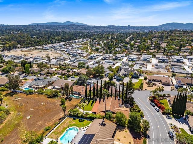 17109 Cloudcroft Dr, Poway CA: https://media.crmls.org/mediaz/e144a081-645b-4a3c-a0be-dfd0de52ed44.jpg