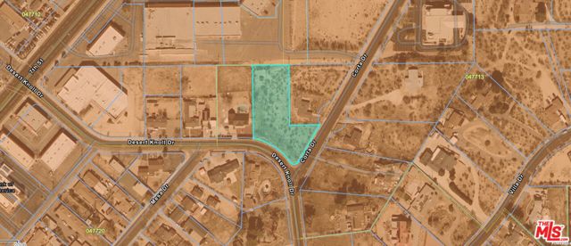 16350 Desert Knoll Drive, Victorville CA: https://media.crmls.org/mediaz/e144af7a-d367-4d73-988e-49762668c7b3.jpg