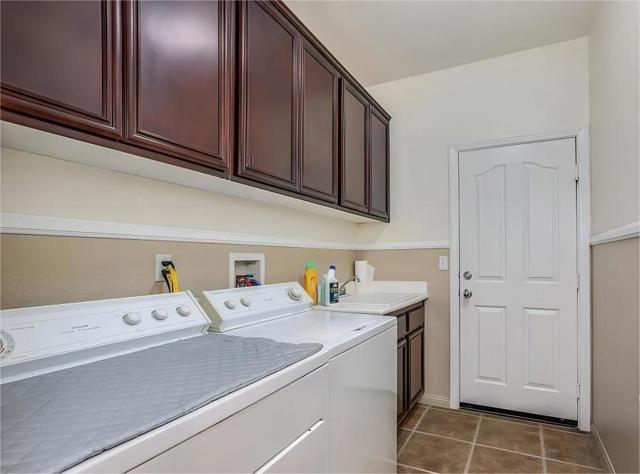 988 Alta, Palm Springs CA: https://media.crmls.org/mediaz/e144e21a-309f-49a4-b50d-35c2ea7c1b6d.jpg