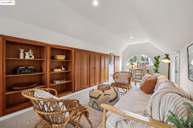 118 Hillside Ave, Piedmont CA: https://media.crmls.org/mediaz/e14501d3-16e3-4c67-8e2d-8391d520f0f6.jpg