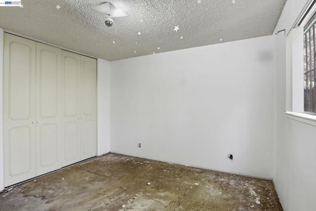 Image 22 of 48 For 2550 Damuth St