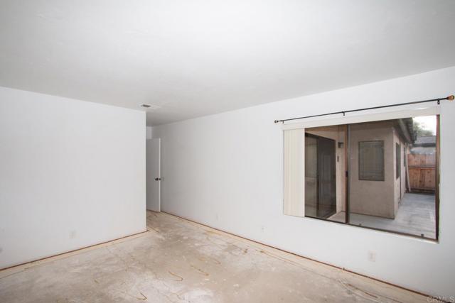 737 Nob Circle, Vista CA: https://media.crmls.org/mediaz/e1476238-0fbb-4446-ab5f-3aa65bf2b5ed.jpg