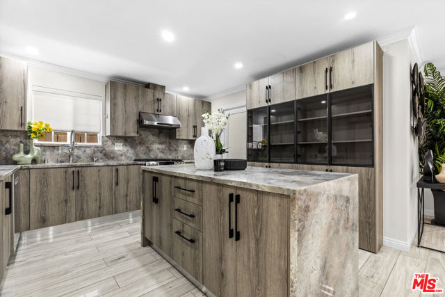 8557 Norwich Avenue, North Hills CA: https://media.crmls.org/mediaz/e1478fe8-1fcd-4e0c-9808-e8b5552b2b7a.jpg