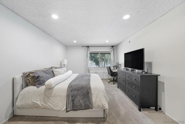 10250 Caminito Cuervo, San Diego CA: https://media.crmls.org/mediaz/e147ba7c-6bc0-45e9-b602-edd044cf7293.jpg