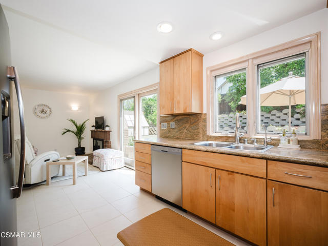 4380 N Skylark Court, Moorpark CA: https://media.crmls.org/mediaz/e1484246-3c13-4b9a-adeb-f93b81106d2d.jpg