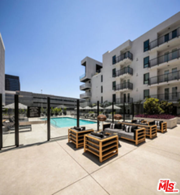687 S Hobart Boulevard, Los Angeles CA: https://media.crmls.org/mediaz/e148548d-b744-41ca-9ad9-e8454f35426c.jpg