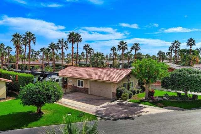 48170 Hjorth Street, Indio CA: https://media.crmls.org/mediaz/e14883bb-4d23-4da2-89e0-8b9c75a7d731.jpg